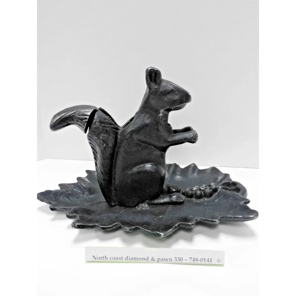 VTG Cast Iron Squirrel Nutcracker on Leaf Base Rustic Black Metal Decor JC115